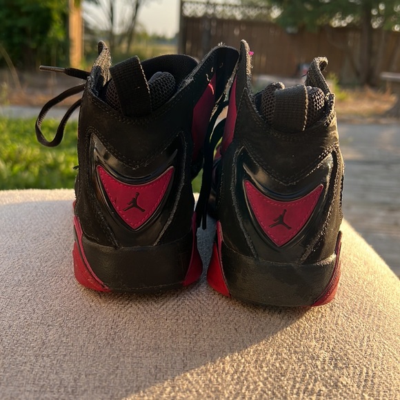 Pink and black Jordan’s - Picture 2 of 7